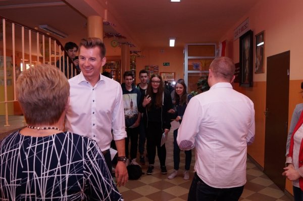 Karol Okrasa odwiedził gimnazjum w Grójcu
