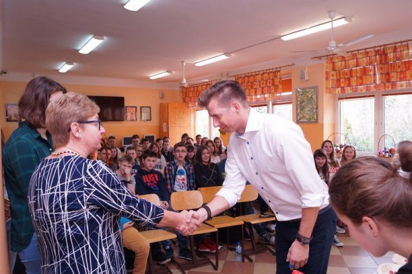 Karol Okrasa odwiedził gimnazjum w Grójcu