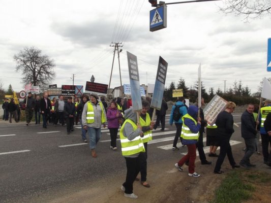 Protest mieszkańców gminy Pniewy przeciwko przebiegowi linii 400kV Kozienice – Ołtarzew