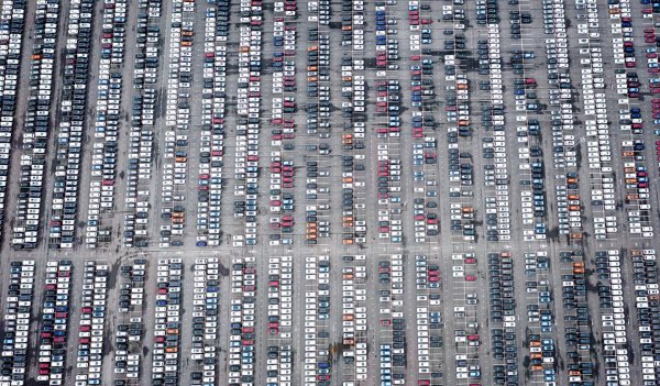 Parking na lotnisku dla firm - Korzyści i opcje dla biznesu