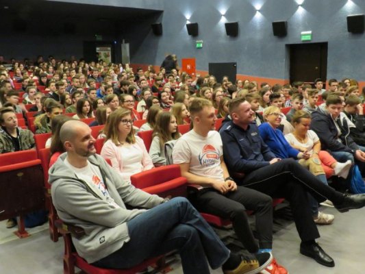 Dopalacze kradną życie! Uzależnij się... od sportu lub muzyki!