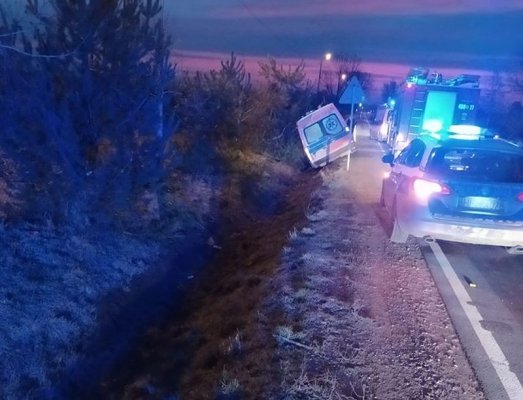 Pijany pacjent ukradł karetkę ze szpitala i uciekł