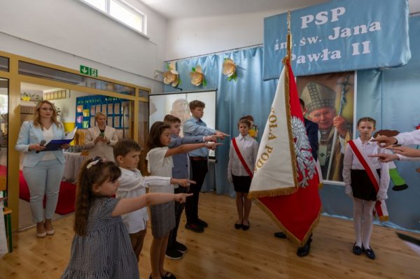 Publiczna Szkoła Podstawowa w Częstoniewie wreszcie ma swojego patrona!