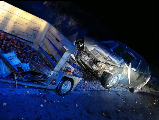 Wypadek w Bielanach pod Błędowem. Jabłka na drodze