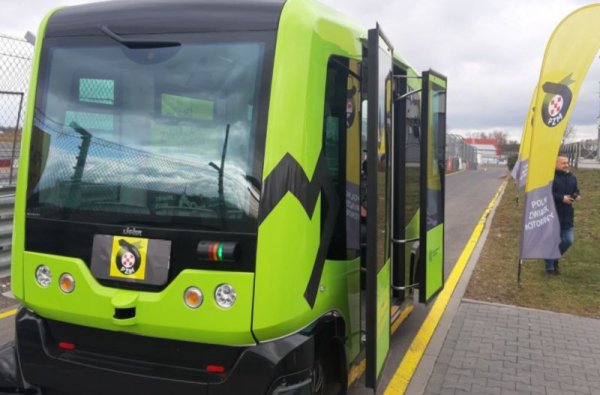 Autonomiczny mikrobus na testach pod Grójcem