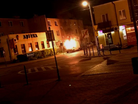 Nocny pożar auta w centrum