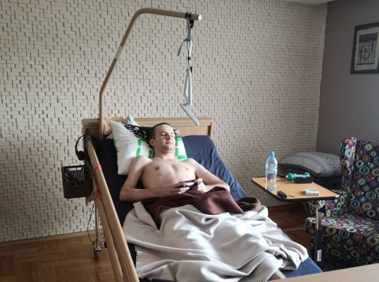 Mieszkaniec Mogielnicy stracił zdrowie na motorze. Pomóż Kubie!