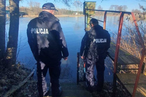 Nowomiejscy policjanci kontrolują stan Pilicy