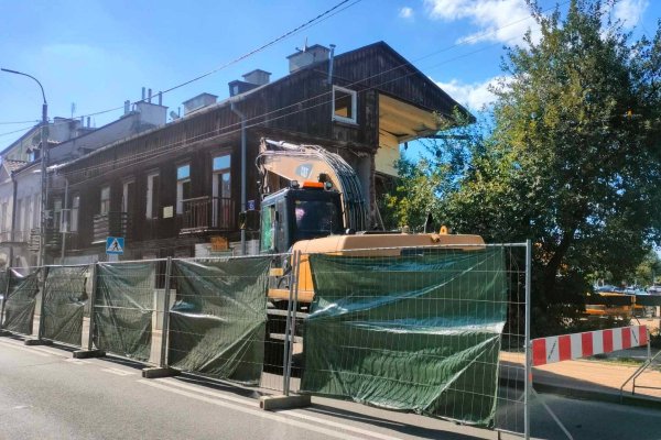 Drewniak przy Mogielnickiej znika z krajobrazu Grójca