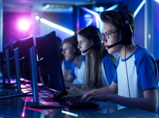 E-sportowe emocje w Polsce. Bukmacher STS sponsorem transmisji