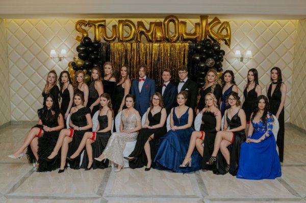 Studniówka CKZiU w Nowej Wsi