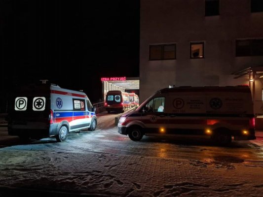 Karetki z całego Mazowsza przywożą pacjentów do Nowego Miasta