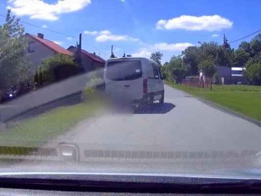 Drogowy incydent w gminie Jasieniec. Gdzie leży prawda?