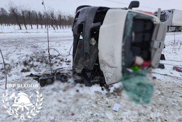 Zderzenie busa z ciążarówką. 78-letnia kobieta trafiła do szpitala