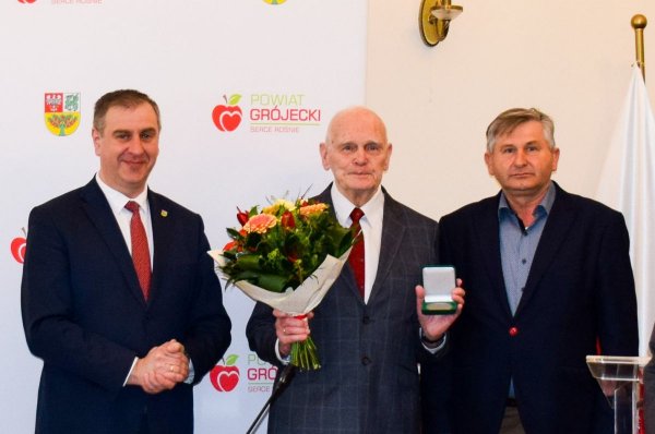 Bohdan Czacharowski odebrał medal Zasłużony dla Powiatu Grójeckiego