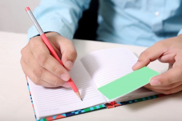 Praca w weekendy – czy warto?