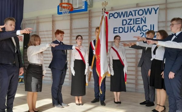 Uroczystość Powiatowego Dnia Edukacji Narodowej w Nowej Wsi
