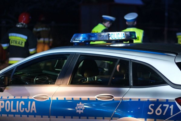 Koszmarne sceny w gminie Chynów! Płonący mężczyzna na środku drogi [AKTUALIZACJA]