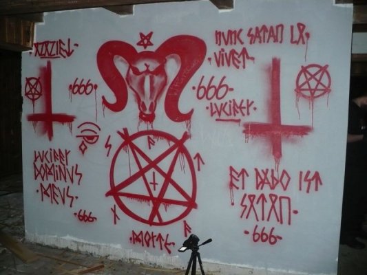 Tajemniczy dom w środku lasu. Czy sataniści odprawiali tam czarne msze?