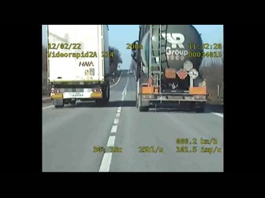 Takie wyprzedzanie będzie kosztowało 30-latka 1500 zł (VIDEO!)