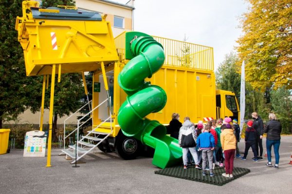 Lekcje w edukacyjnej śmieciarce