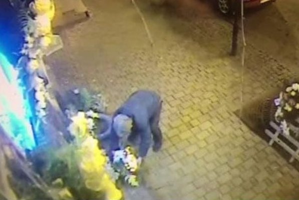 Zuchwała kradzież sprzed kwiaciarni