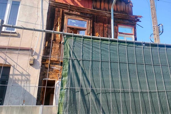 Rozbiórka drewniaka przy Mogielnickiej 6 wstrzymana. Co dalej? 