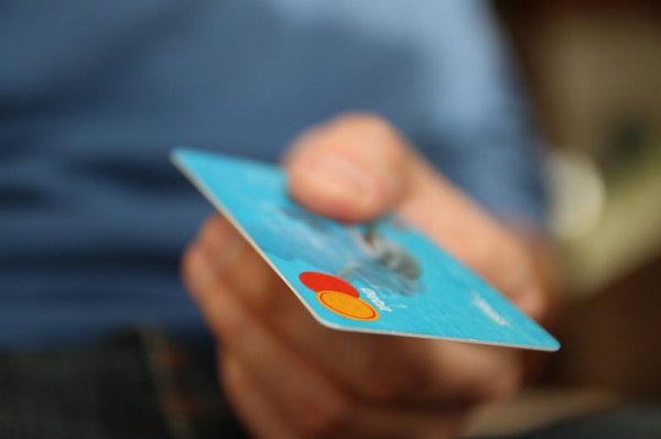 Płacił w Grójcu cudzą kartą. Odpowie łącznie za 7 czynów