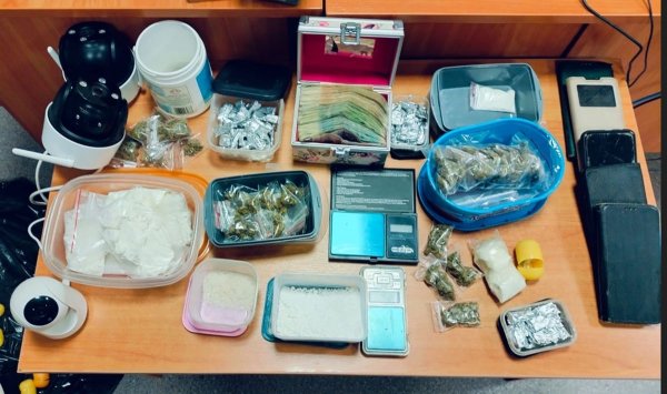 Diler narkotyków zatrzymany. W mieszkaniu miał 400g amfetaminy i ponad 65g marihuany
