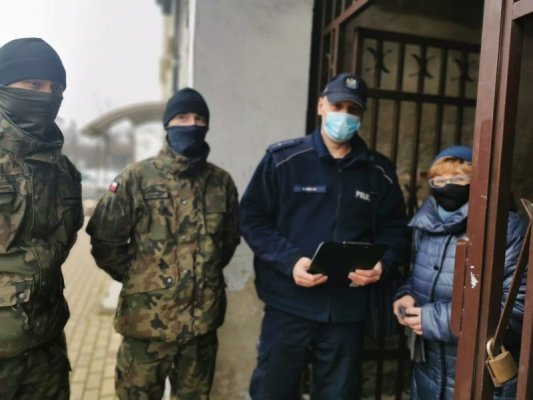 Dzielnicowy odwiedza grójeckich seniorów