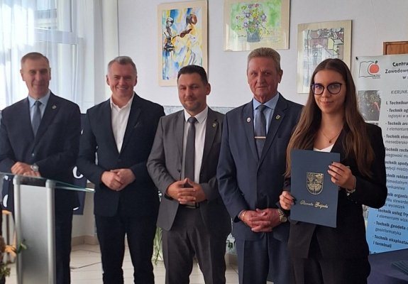 Uczniowie bogatsi w wiedzę, umiejętności i... pieniądze!