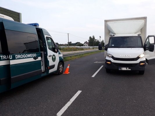Przeładowane „dostawczaki” na krajowej „siódemce”