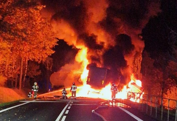 Koszmarny wypadek na DK50 w Przesłąwicach. Ciężarówki stanęły w ogniu