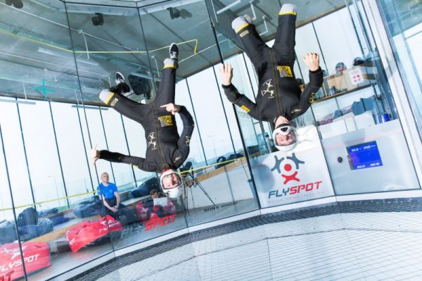 Loty w tunelu aerodynamicznym w Warszawie