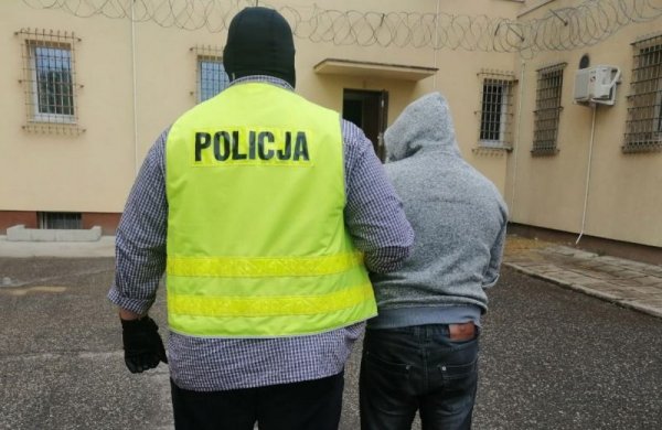 Złodziejski biznes rodzinny. Kradli ciągniki i maszyny rolnicze