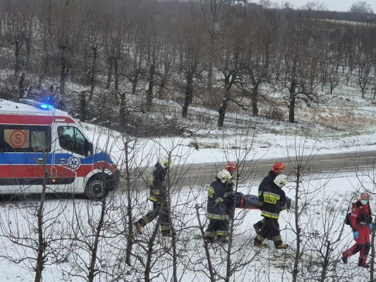 Czołowe zderzenie w Kobylinie. W akcji śmigłowiec LPR