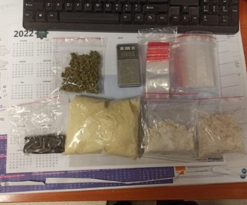 W mieszkaniu 24-latka znaleźli 300 gram mefedronu, 50 g haszyszu i marihuany