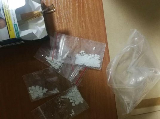 Mieszkaniec z Mogielnicy sprzedawał narkotyki młodej dziewczynie