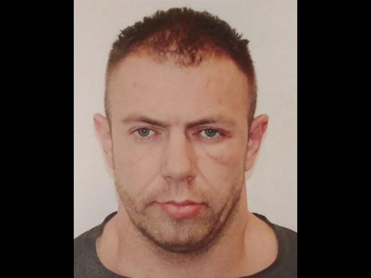 Policja poszukuje Michała Kostenckiego. Uciekł konwojentom