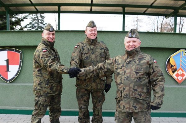Żołnierz z Grójca pomógł rannemu w wypadku na „50”