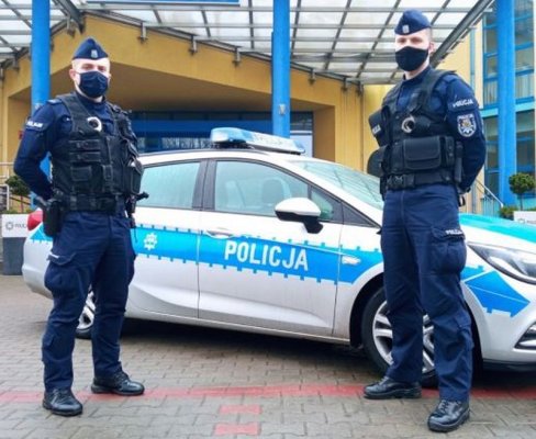Podciął sobie gardło. Uratowali go policjanci z Grójca