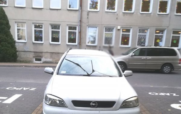 Mieszkaniec: urzędniczka zdewastowała mój samochód 