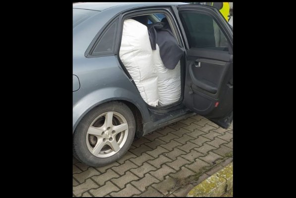 Policjanci z Grójca przejęli blisko pół tony nielegalnego tytoniu
