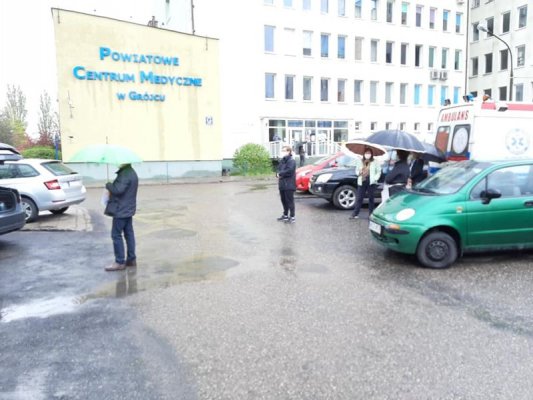 Maseczki, gogle i przyłbice trafiły do lekarzy z Grójca i okolic