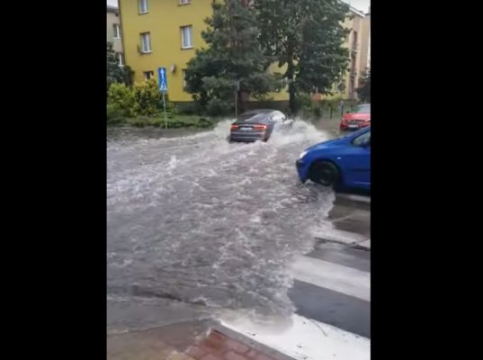 Ulica Lewiczyńska jak rzeka (VIDEO)