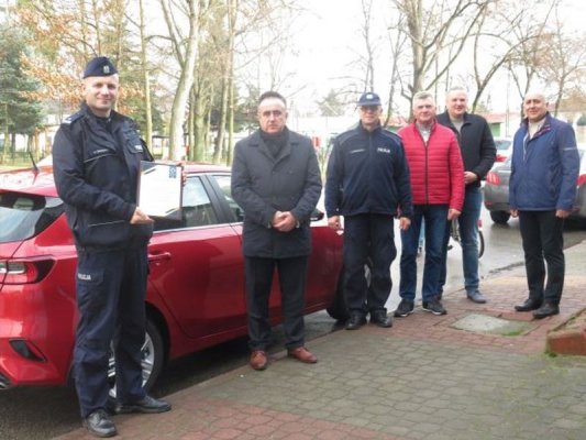 Nowy radiowóz dla policjantów z Błędowa