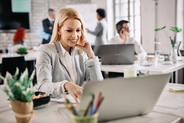 Outsourcing kadr i płac – jakie ma zalety, a jakie stawia wyzwania przed firmą?