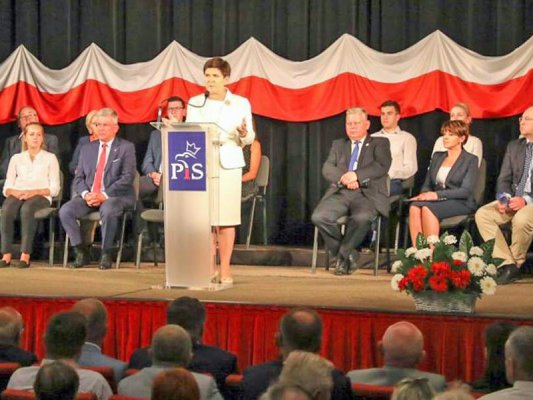 Beata Szydło na konferencji w Grójeckim Ośrodku Kultury 