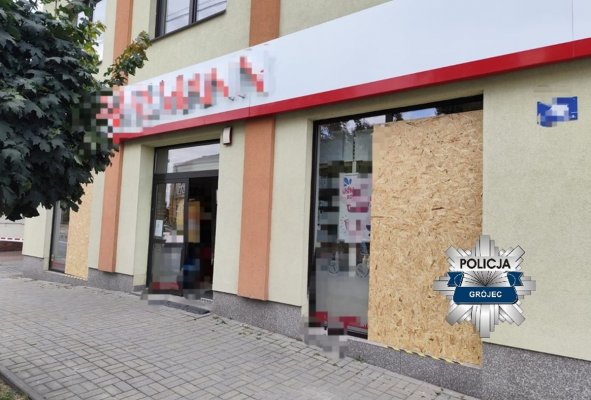Niecodzienny spacerowicz został zatrzymany z cegłą w ręku