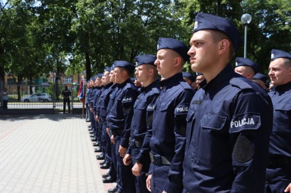Policjanci złożyli ślubowanie. Czterech rozpocznie służbę w Grójcu